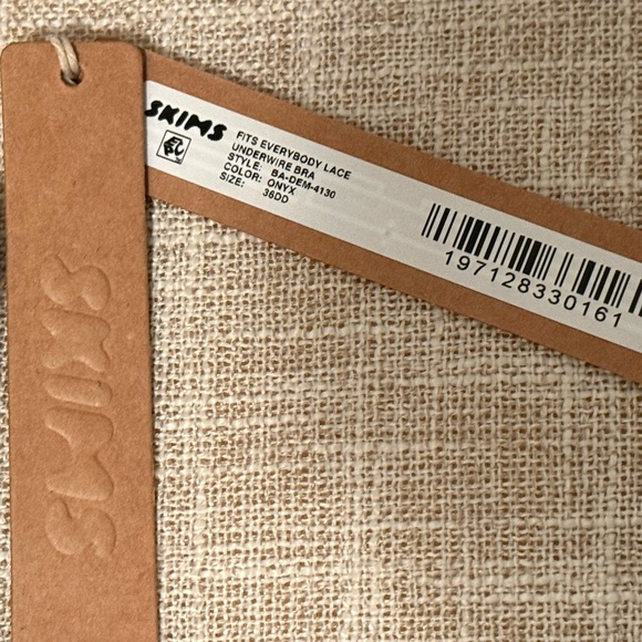 SKIMS Fits Everybody Lace Unlined Demi Bra 36DD in Onyx - Picture 3 of 4